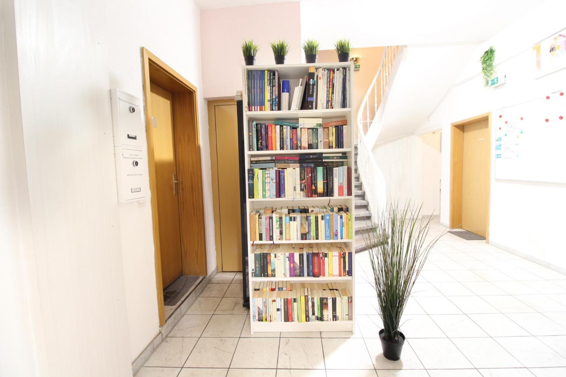 Hotel Ulm Zentrum - Komplettes Zimmer, Hochbett, Android Tv & Eigenem Bad - Perfekt Fuer Familien & Gruppen Exterior foto