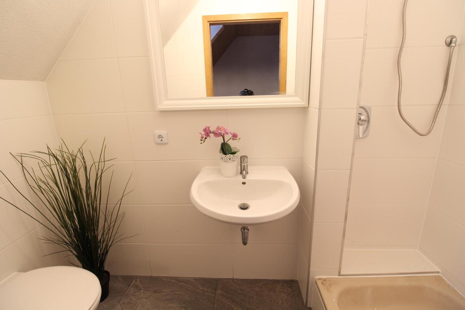 Hotel Ulm Zentrum - Komplettes Zimmer, Hochbett, Android Tv & Eigenem Bad - Perfekt Fuer Familien & Gruppen Exterior foto
